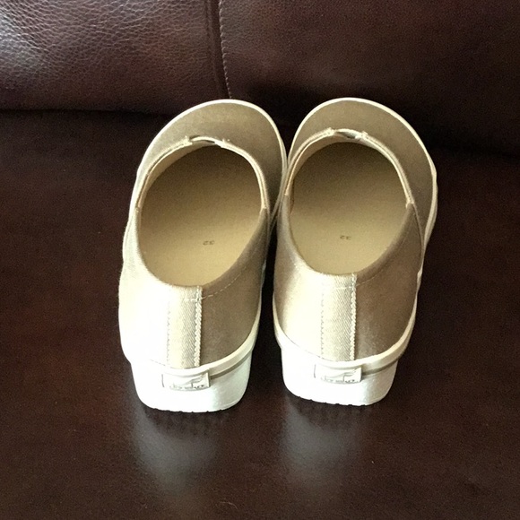 Dansko Children’s Shoes💥💥5 Star Rated💥💥 - Picture 3 of 4